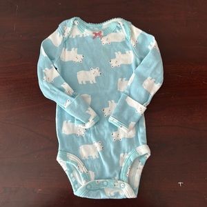 Newborn onesie 👶🏻